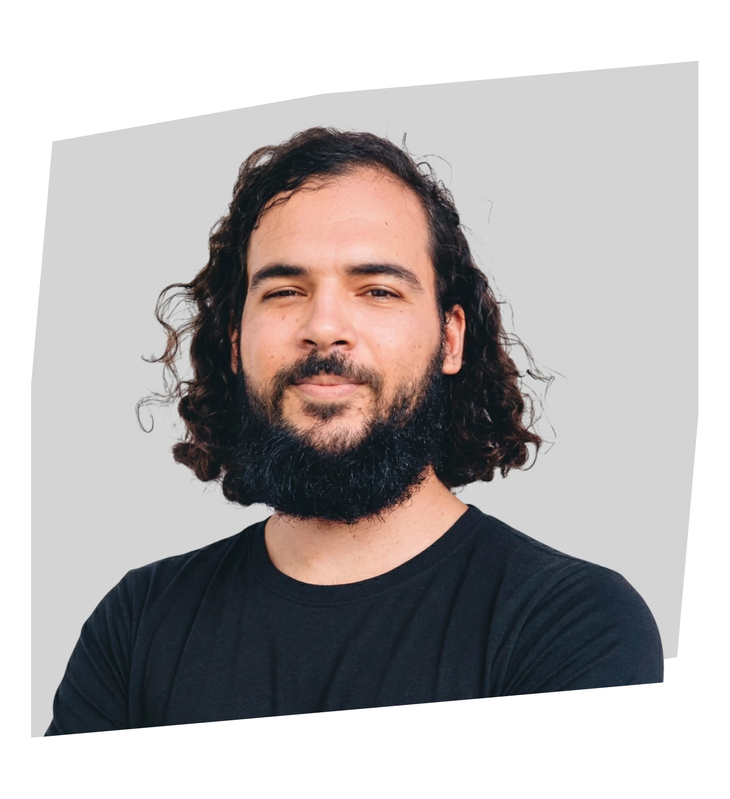 Charles Adryel, criador da Cabeuu Ateliê em Goiânia